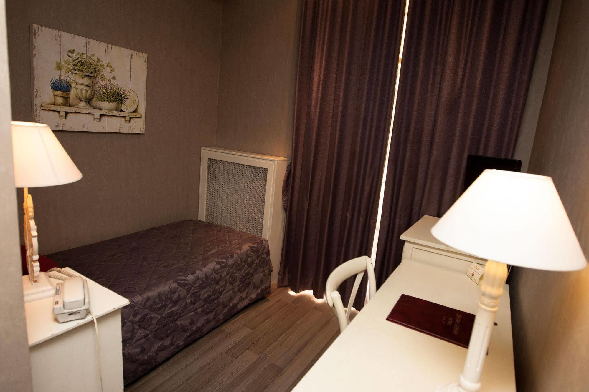 Hotel Gerber ローマ エクステリア 写真