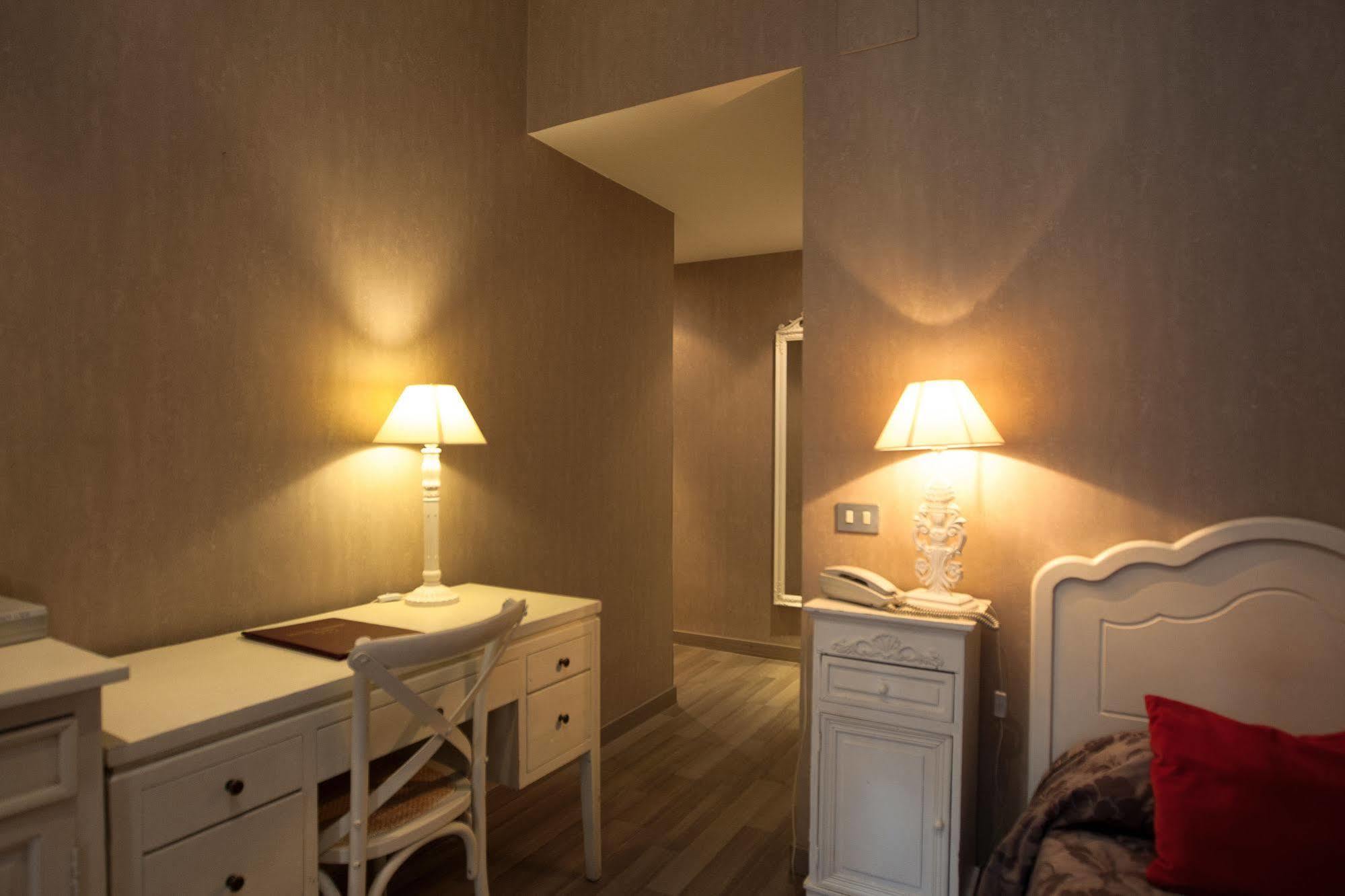 Hotel Gerber ローマ エクステリア 写真