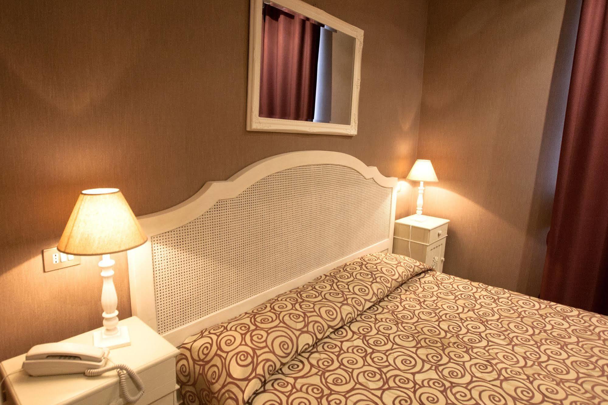 Hotel Gerber ローマ エクステリア 写真