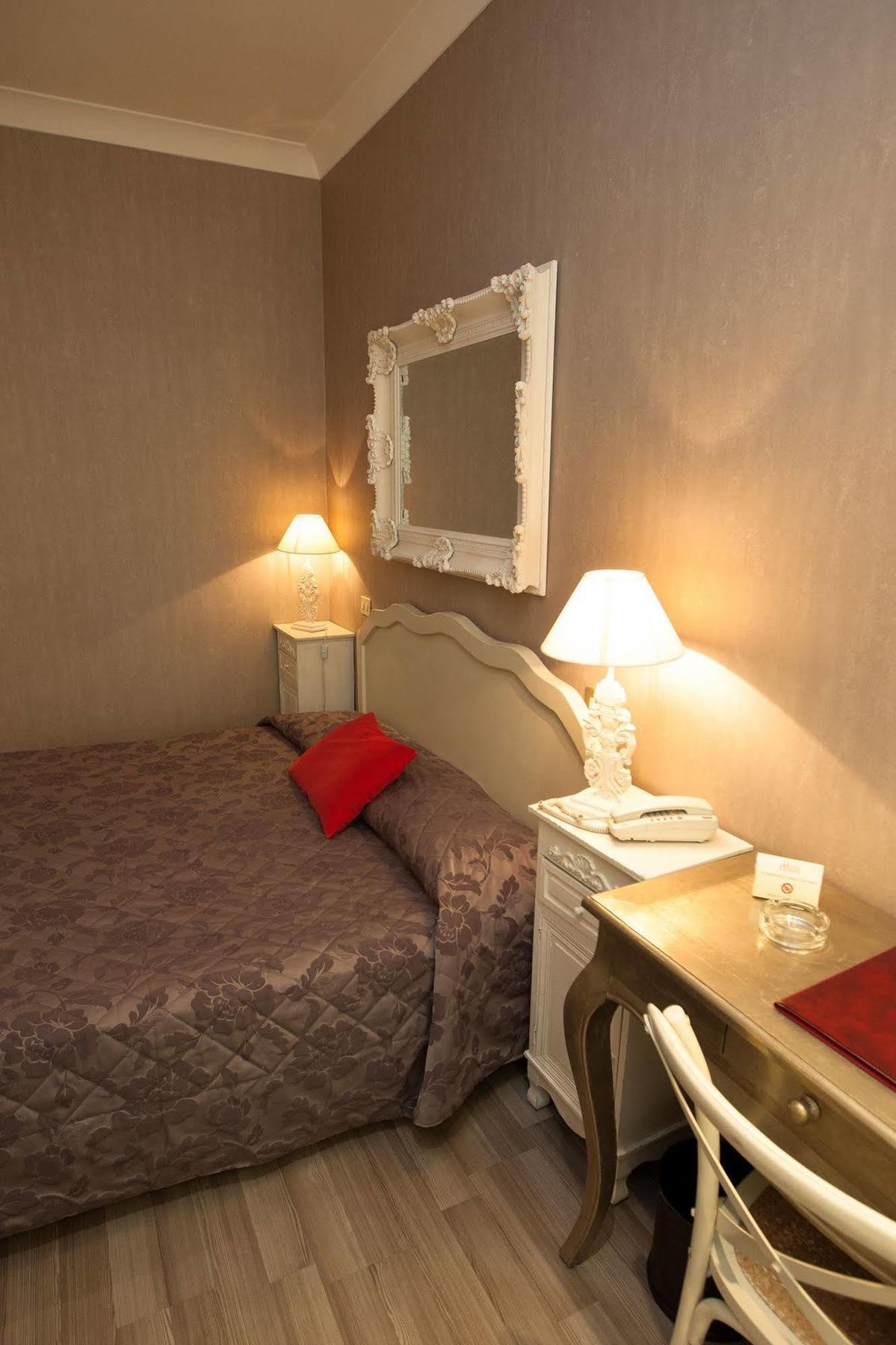 Hotel Gerber ローマ エクステリア 写真