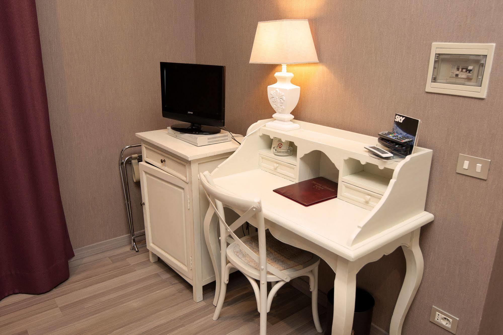 Hotel Gerber ローマ エクステリア 写真