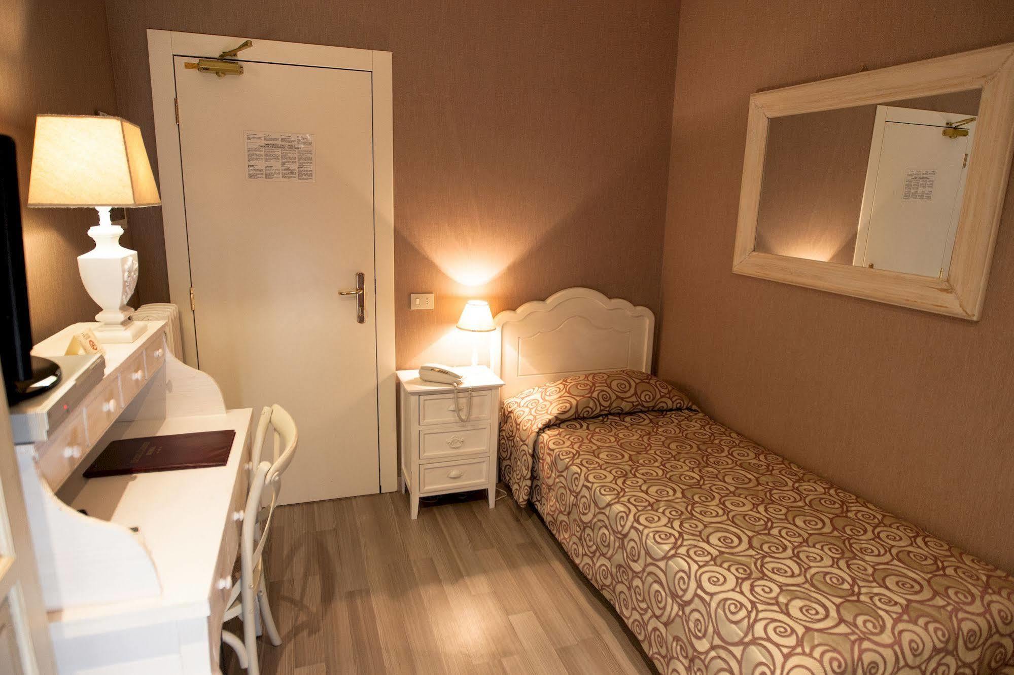 Hotel Gerber ローマ エクステリア 写真